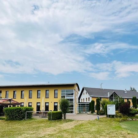 Jested Golf Restaurace A Penzion Svetla pod Jestedem Exteriör bild