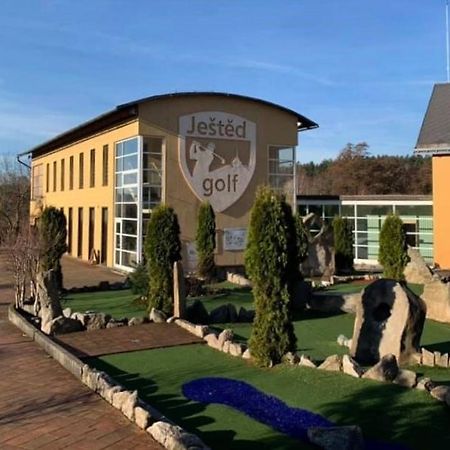 Jested Golf Restaurace A Penzion Svetla pod Jestedem Exteriör bild