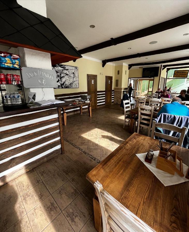 Jested Golf Restaurace A Penzion Svetla pod Jestedem Exteriör bild