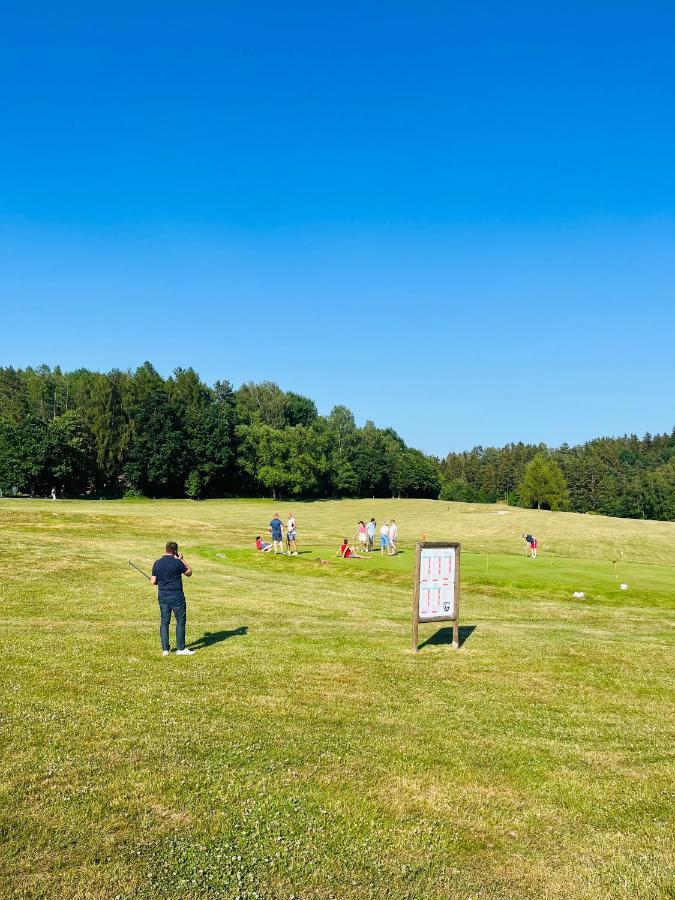 Jested Golf Restaurace A Penzion Svetla pod Jestedem Exteriör bild