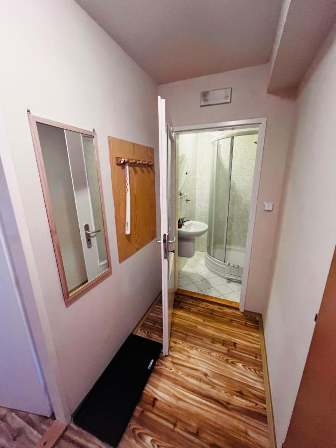 Jested Golf Restaurace A Penzion Svetla pod Jestedem Exteriör bild