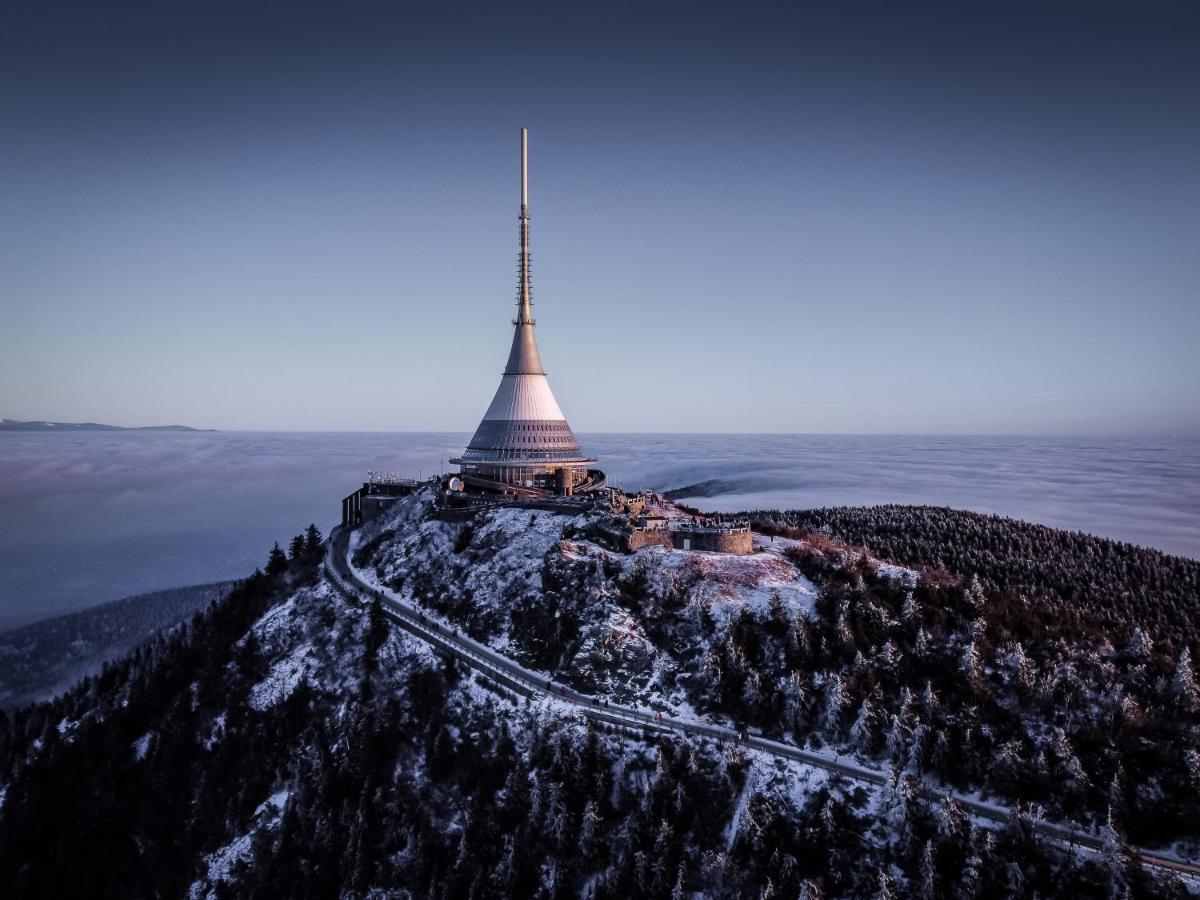 Jested Golf Restaurace A Penzion Svetla pod Jestedem Exteriör bild